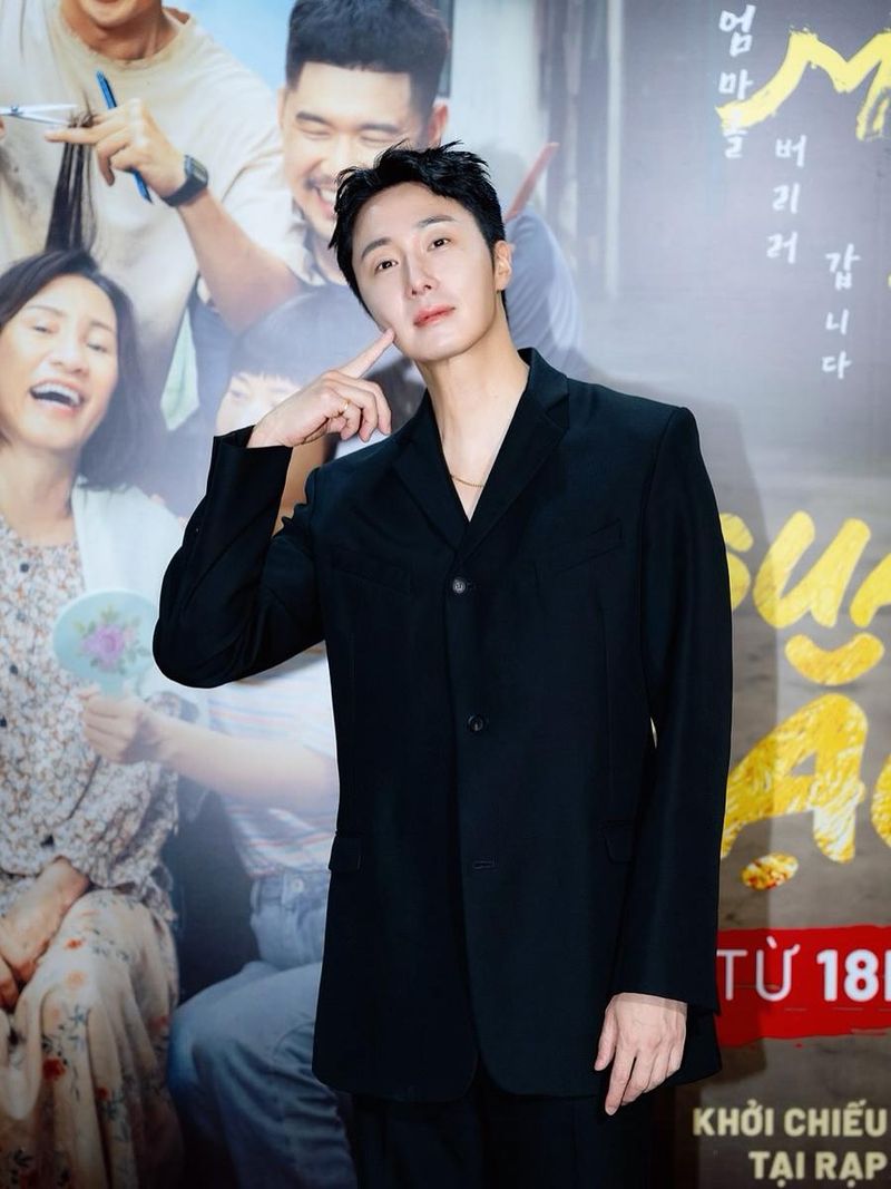 “정말 감동이에요”…정일우, 프리미어 시사회→기억될 여름 밤 / 배우 정일우 인스타그램
