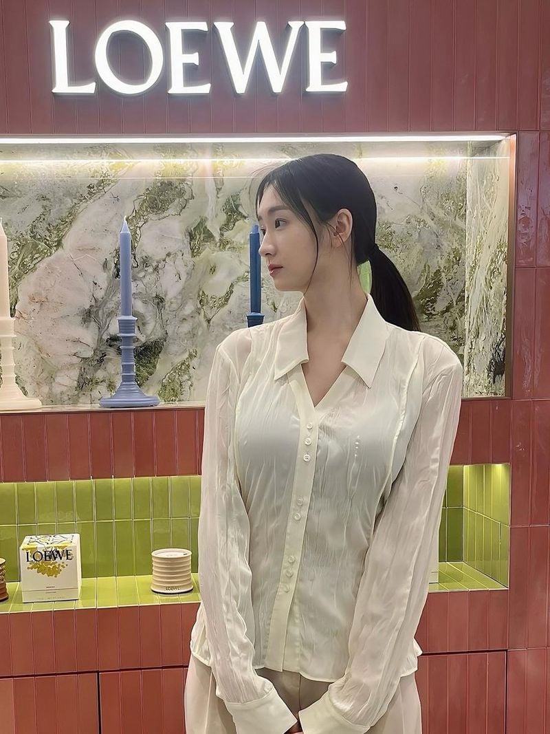 “섬세한 시간 되시길”…이혜원, 청아한 분위기→여름 향수의 순간 / 환승연애3 출연자 영어강사 이혜원 인스타그램