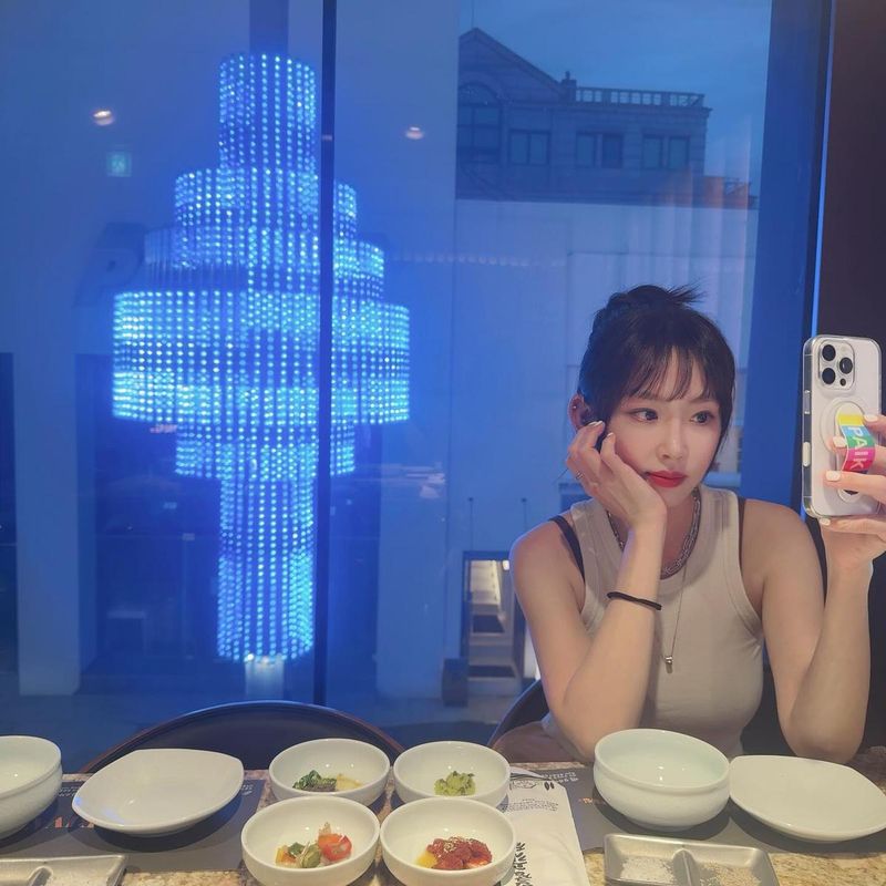 “좋은 사람이라는 말의 온기”…강예원, 푸른 조명 아래→잔잔한 여름의 여운 / 배우 강예원 인스타그램