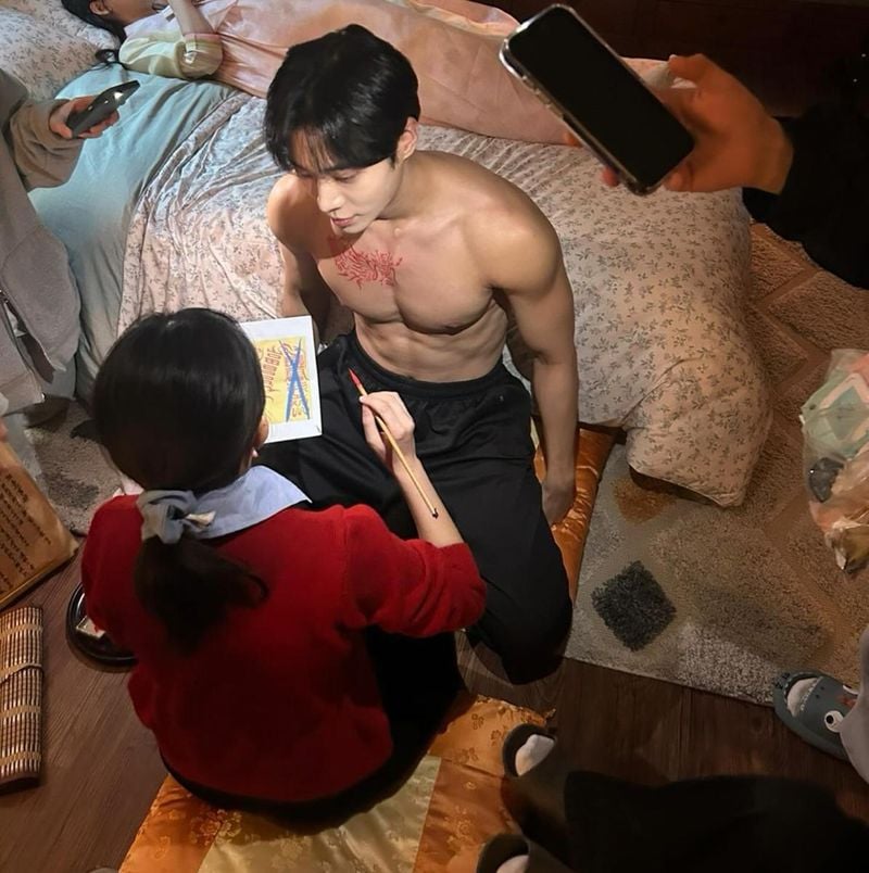 “고요한 시선 속에 새겨진 문양”…추영우, 여름 밤 분위기→변신의 시간 / 배우 추영우 인스타그램