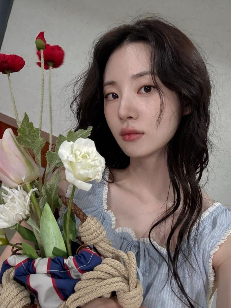 “여름의 한가운데에서”…신시아, 청량한 시선→꽃처럼 빛난 순간 / 배우 신시아 인스타그램