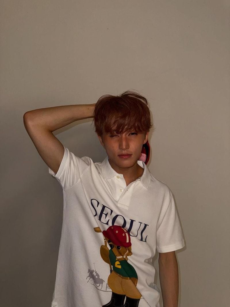 “서울에 머무는 특별한 순간”…마크, 자연스러운 여름밤→감성 셀카 / 그룹 NCT 마크 인스타그램