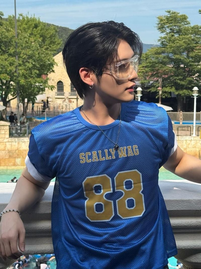 “나 물 좋아하네”…우빈, 여름 햇살 속 자유→청량감 폭발 한 컷 / 그룹 크래비티 우빈 인스타그램