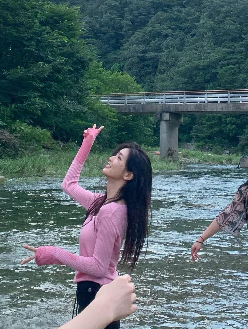 “행복했으면 좋겠어요”…이세희, 여름 물가에서 미소→청량감 가득 / 배우 이세희 인스타그램