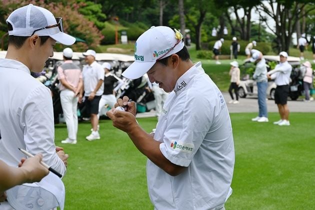 “1언더파 71타 합작”…조락현, KPGA 팬 대항전 팀 우승 / 연합뉴스
