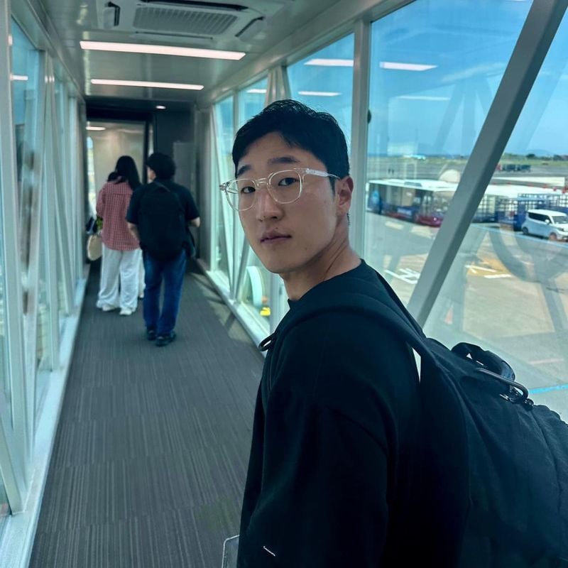 “깊은 여름의 끝에서”…김현규, 공항길 풍경→시선 머무는 여운 / 배우 김현규 인스타그램