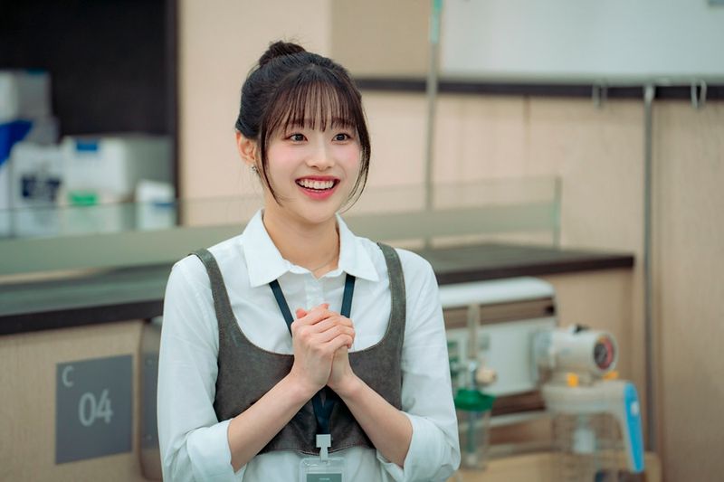 “극과 극 표정 맞대결”…유정후·츄, ‘내 여자친구는 상남자’ 병원 신경전→몰입감 폭발 / 내 여자친구는 상남자
