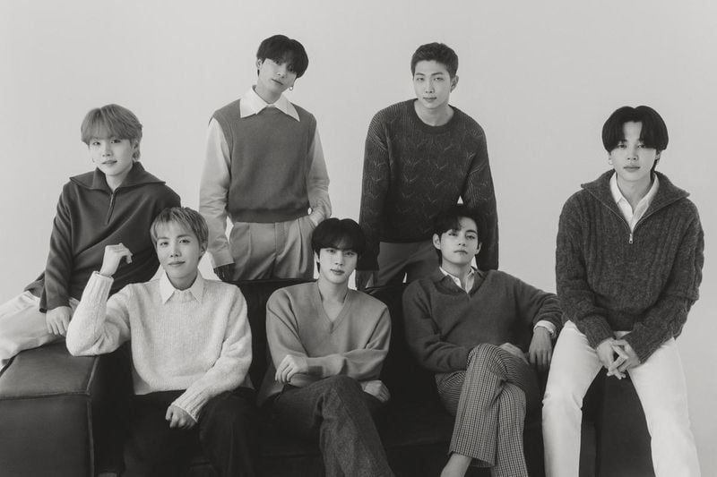 “글로벌 팬심 사로잡다”…방탄소년단, ‘모노크롬’ 전시 팝업으로 레드닷어워드→27만 관객 신화
