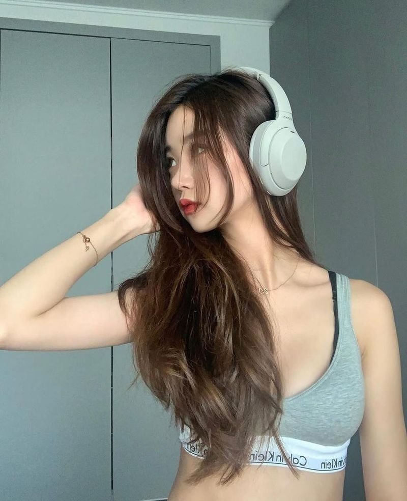 “오랜만에 돌아온 소니걸”…윤영채, 청량한 여름→음악에 잠긴 변화 / 인플루언서 윤영채 인스타그램