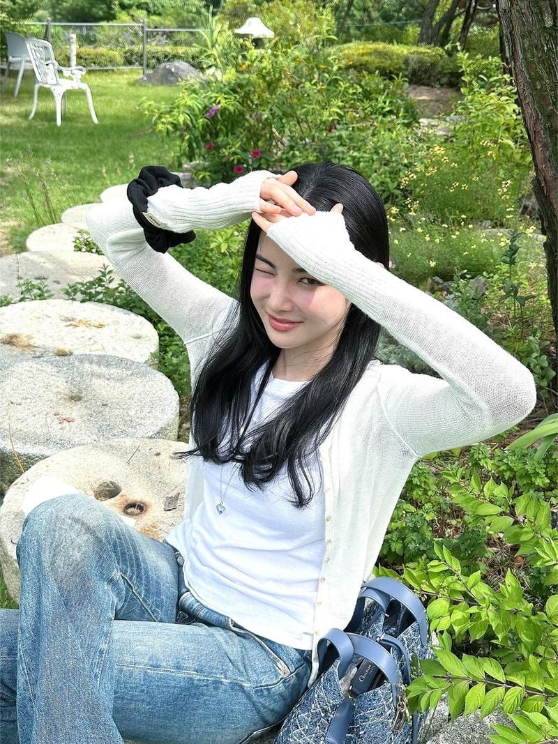 “살짝 눈부셨던 오늘”…홍수주, 여름 햇살 아래서→청량 미소 가득 / 배우 홍수주 인스타그램