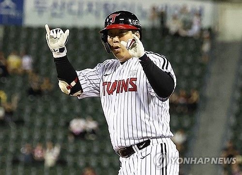 “2루타로 1천500타점 돌파”…김현수, KBO 역대 세 번째 대기록 / 연합뉴스
