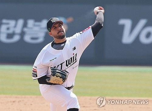 “149㎞ 헤드샷 퇴장”…헤이수스, LG전 시즌 8호 퇴장 / 연합뉴스
