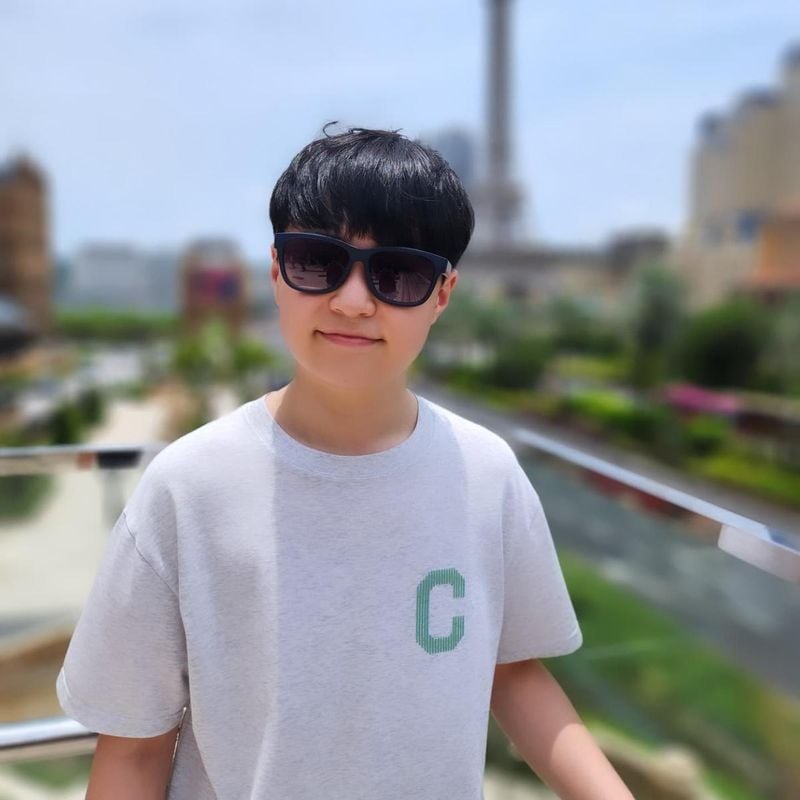 “행복을 노래합니다”…송도현, 청명한 여행→여름빛 미소로 시선 압도 / 가수 송도현 인스타그램
