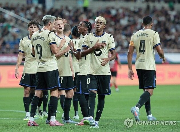 “야말·토레스 멀티골 폭발”…바르셀로나, FC서울에 7-3 대승 / 연합뉴스