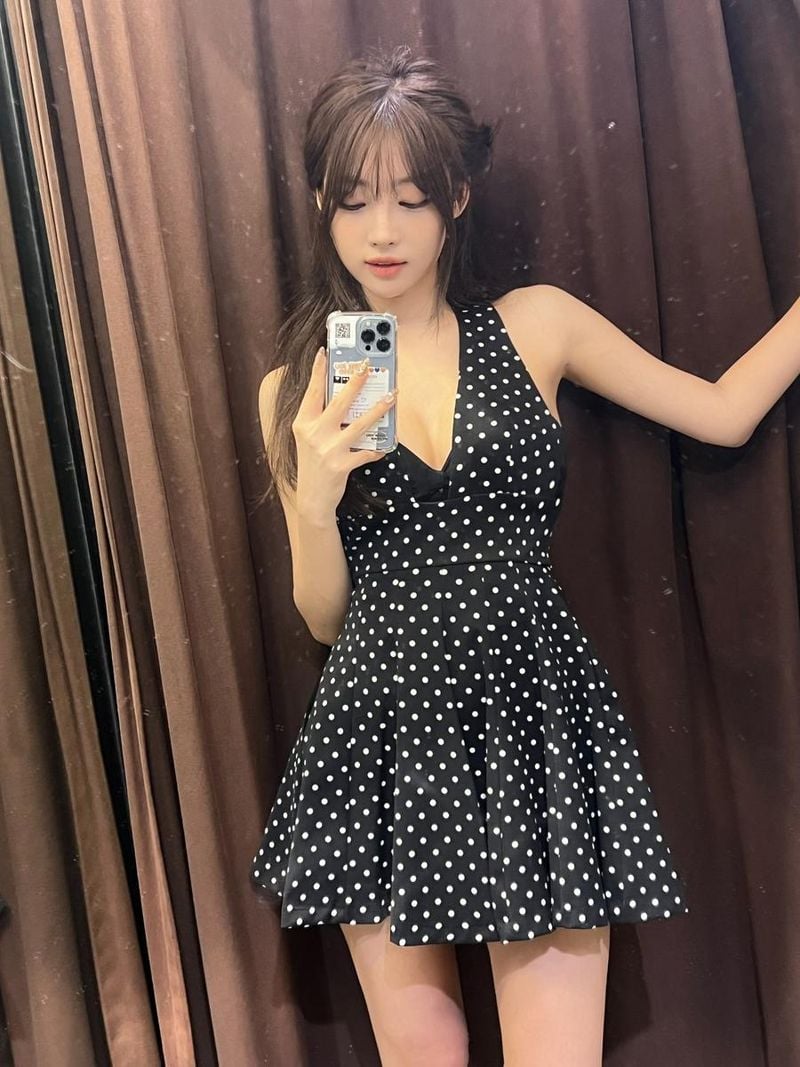 “살며시 내려앉은 눈빛”…시현, 여름밤 미소→도트 원피스 아우라 / 걸그룹 에버글로우 시현 인스타그램