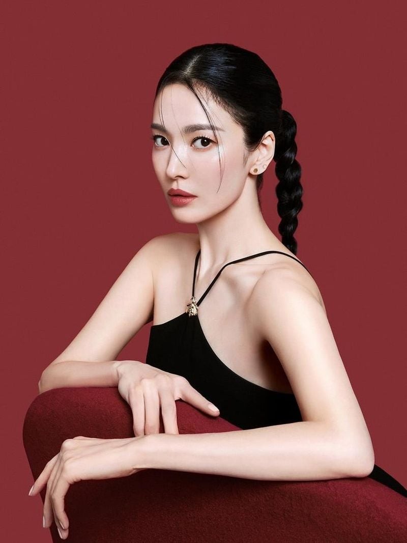 “강렬한 시선 따라온 변화”…송혜교, 여름 오후→대담한 아우라 / 배우 송혜교 인스타그램