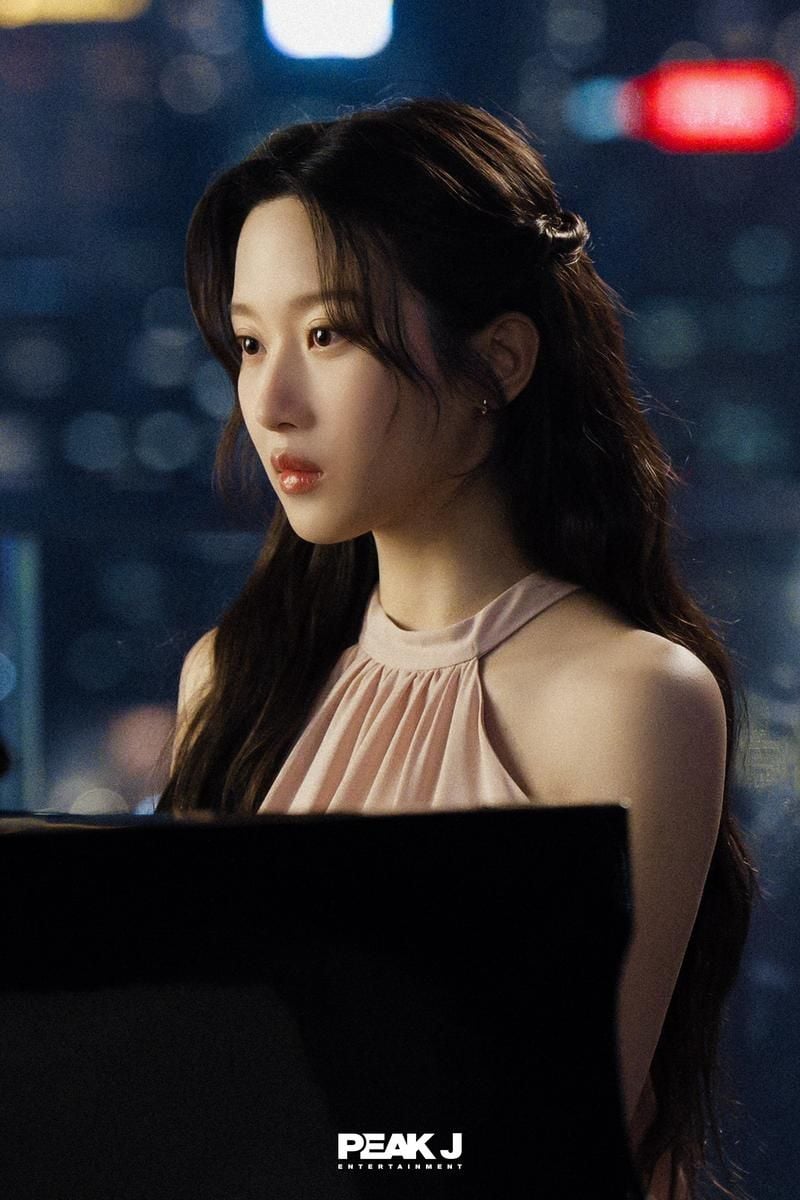 “레트로 감성 터졌다”…문가영, ‘서초동’ 홍콩 비하인드→변호사 성장 서사 기대 / 피크제이