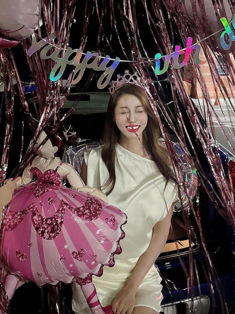“8월도 행복하게”…두리, 환한 미소로 밤을 물들이다 / 가수 두리 인스타그램