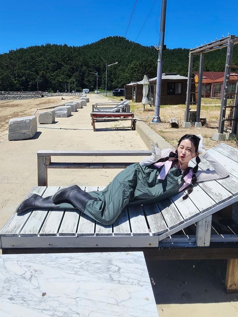 “요거 어때용”…김의영, 여름 해변에서 유쾌함→반전 매력 / 가수 김의영 인스타그램