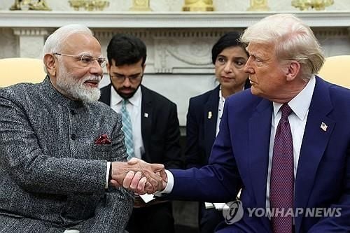 인도 국영 정유사들, 러시아 원유 구매 중단…미국 압박·할인 축소 영향