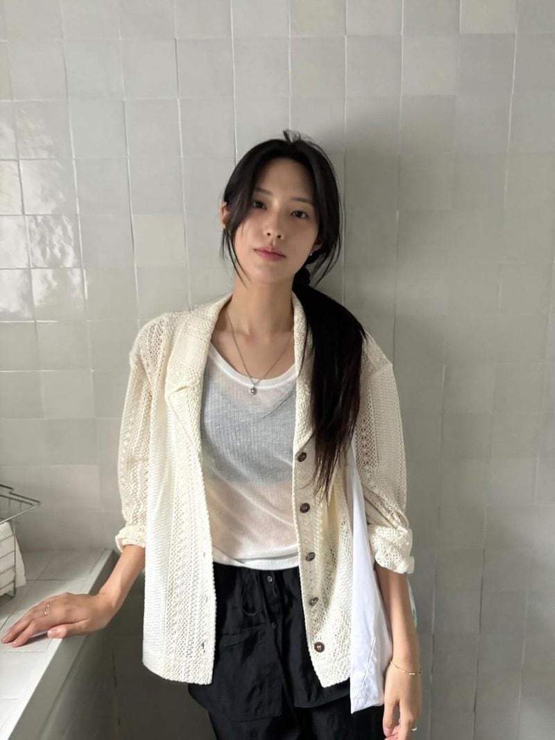 “담백한 여름 오후”…문지원, 빛보다 고요→수채화 같은 존재감 / 하트페어링 출연자 문지원 인스타그램