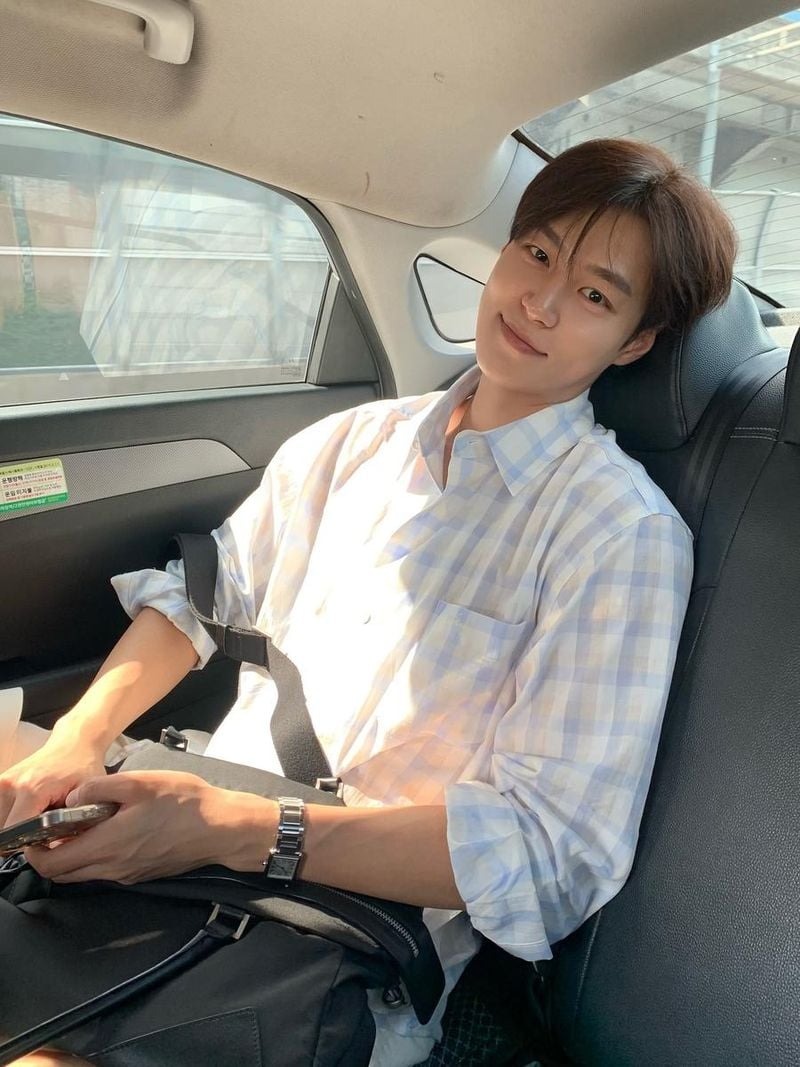 “따수운 세상”…이상윤, 여름 햇살 속→따스함 담은 미소 / 하트페어링 출연자 모델 이상윤 인스타그램