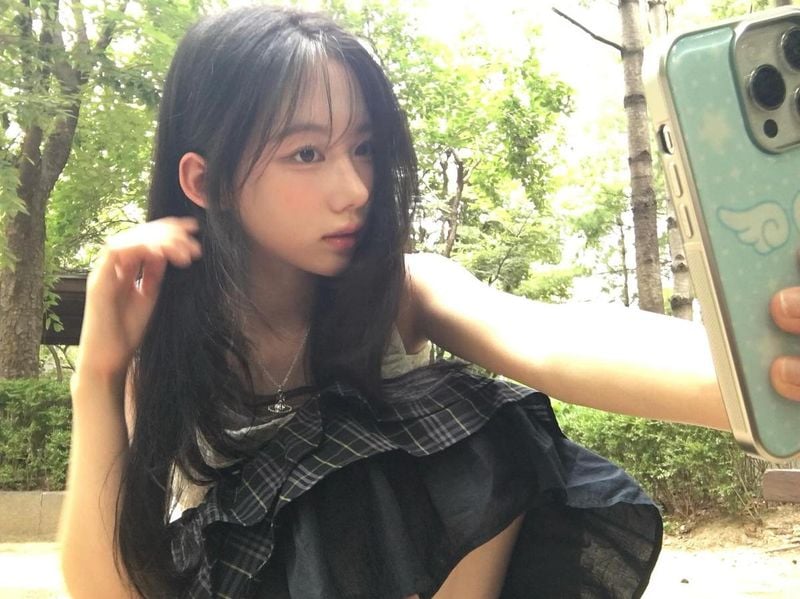 “느릿한 오후의 숨결”…혜주, 여름빛 속 자신만의 온도→고요한 셀카 / 걸그룹 클라씨 혜주 인스타그램