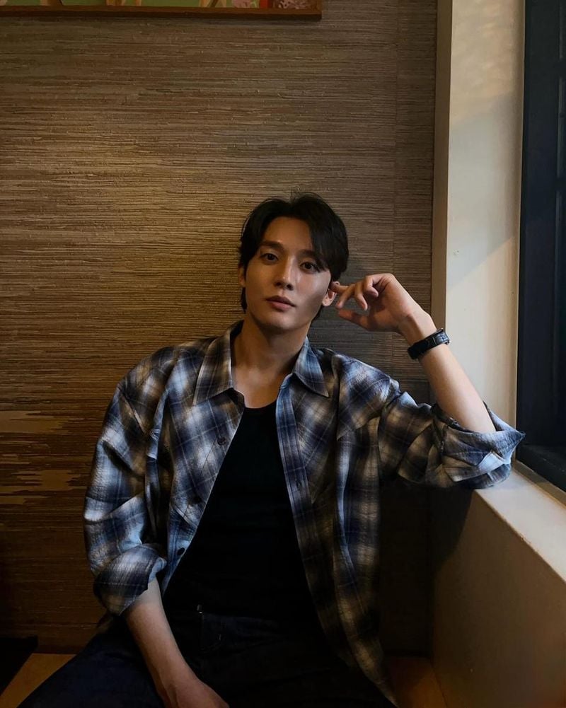 “공대생에게 체크남방이란”…안지민, 아련한 시선→여름 저녁 설렘 / 하트페어링 출연자 안지민 인스타그램