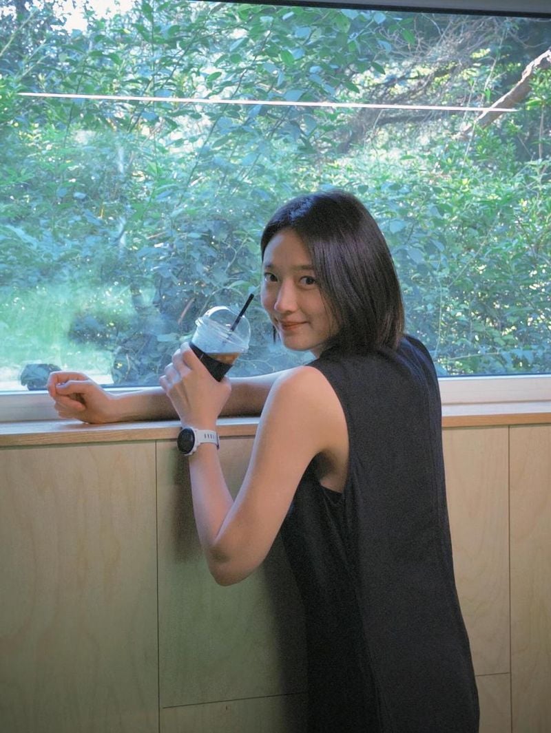 “창가 너머 초록빛처럼”…표예진, 여름 오후→청량한 미소로 물들이다 / 배우 표예진 인스타그램