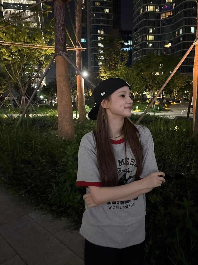 “밤 산책 즐기는 순간”…휴닝바히에, 여름 밤거리→청량 감성 폭발 / 걸그룹 케플러 휴닝바히에 인스타그램