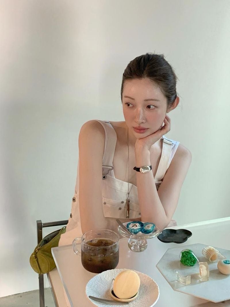 “나 글로우 립밤 발랐어 어때”…차정원, 한여름 무드→청량한 테이블 위 고요 / 배우 차정원 인스타그램
