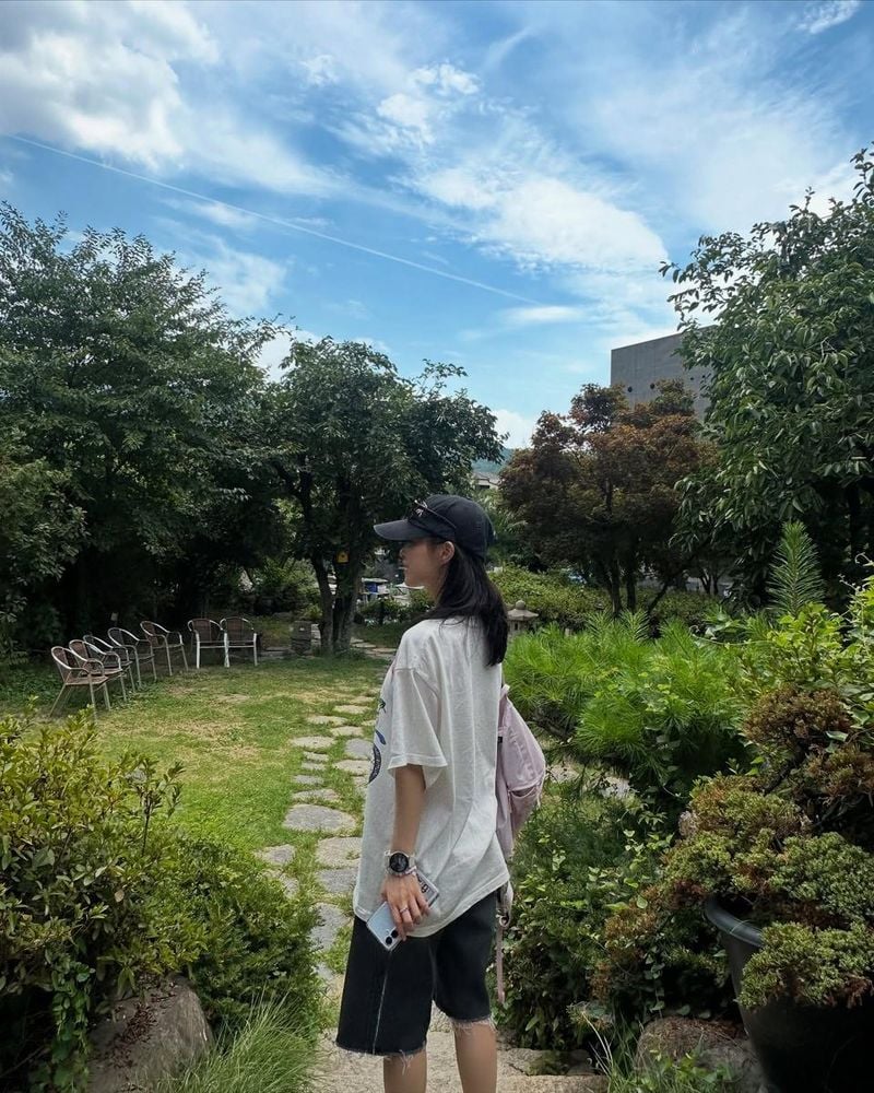 “맑음에 기대고 싶었나봄”…박보영, 여름 햇살 속→조용한 산책 감성 / 배우 박보영 인스타그램