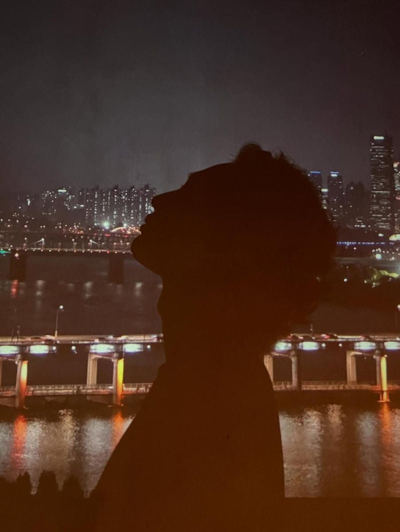 “잘 지내고 있어요? 보고싶어요”…김민재, 여름밤 실루엣→그리움 가득 물들다 / 배우 김민재 인스타그램