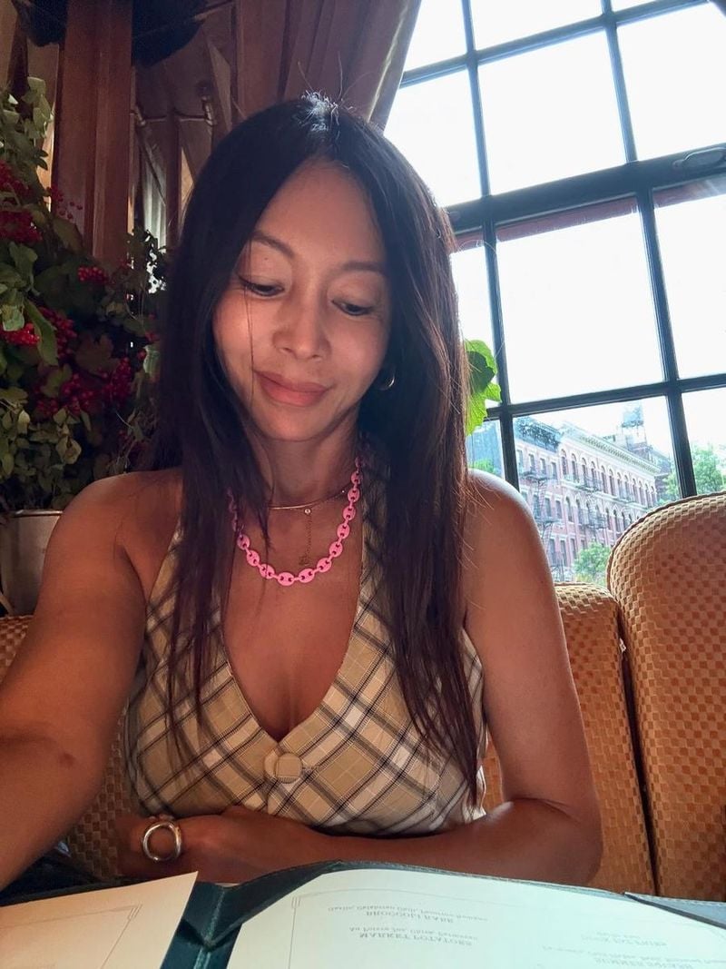 “우동으로 행복했던 밤”…황신혜, 여름빛 미소→고요한 레스토랑의 여운 / 배우 황신혜 인스타그램
