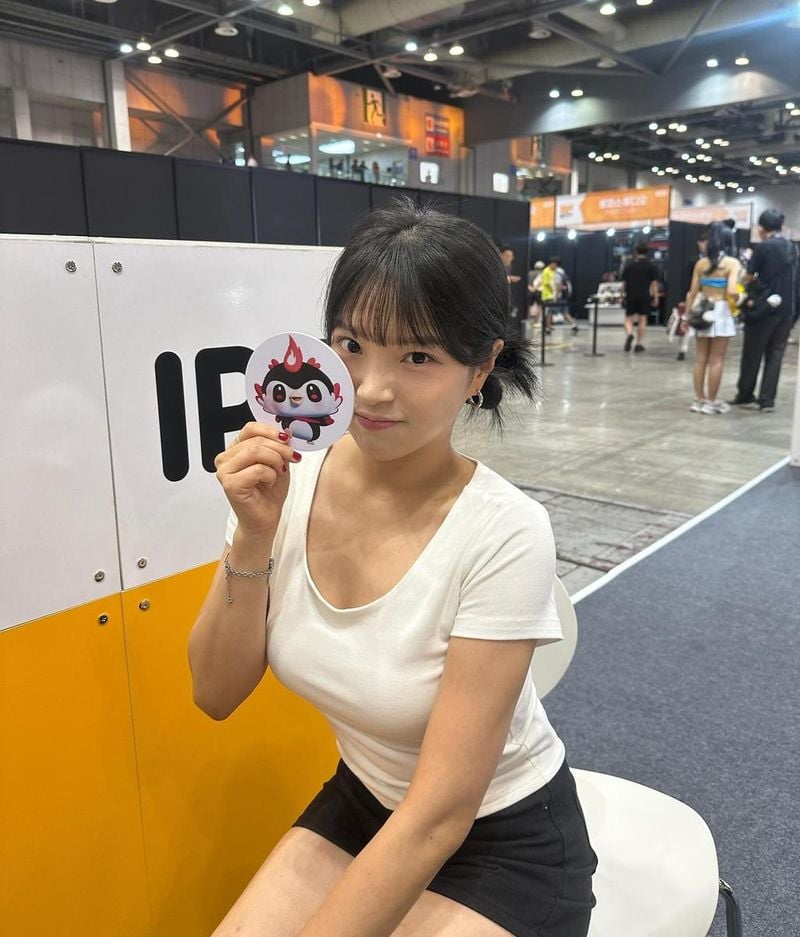 “저 아티 찾았어효”…영숙, 여름 페스티벌 속 설렘→풋풋 미소로 시선 압도 / 나는 솔로 25기 영숙 인스타그램