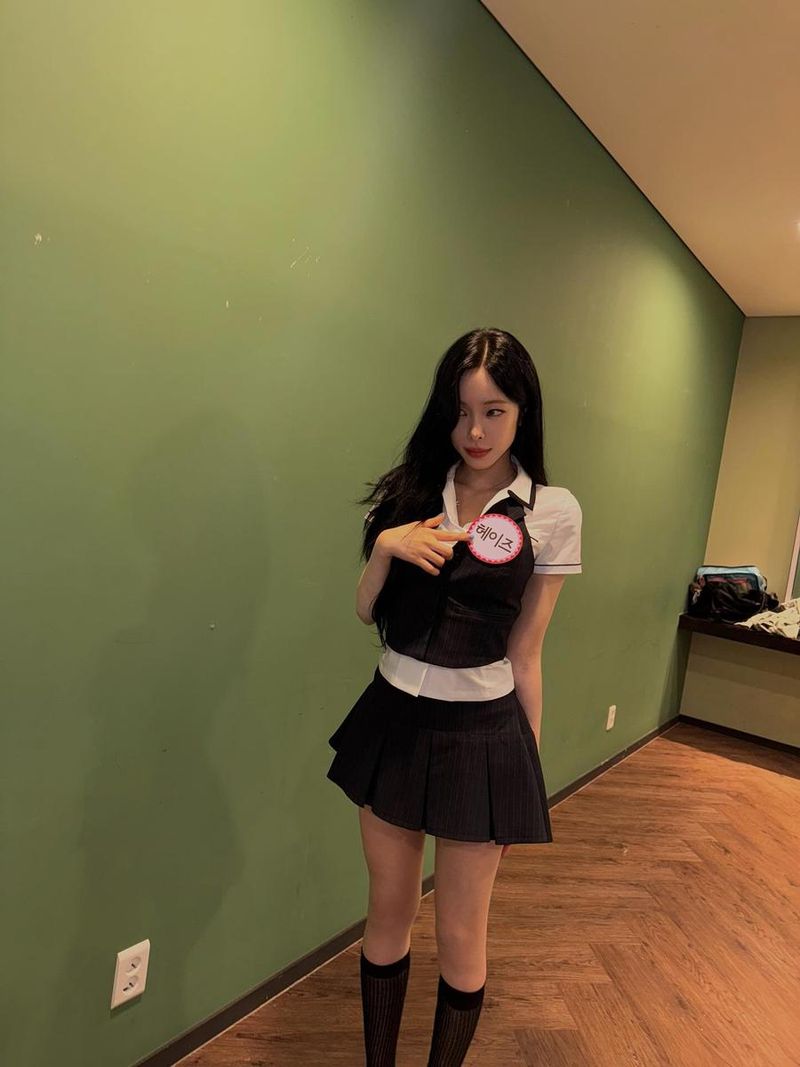“오늘 밤 9시 기다려요”…헤이즈, 학생복 변신→설렘 폭발 순간 / 가수 헤이즈 인스타그램