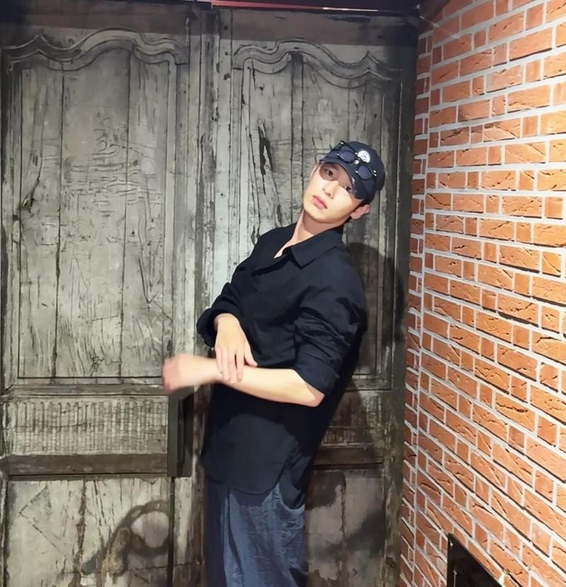 “무심한 듯 기댄 오후”…이재욱, 시선 머문 여름→자유 낭만 담다 / 배우 이재욱 인스타그램