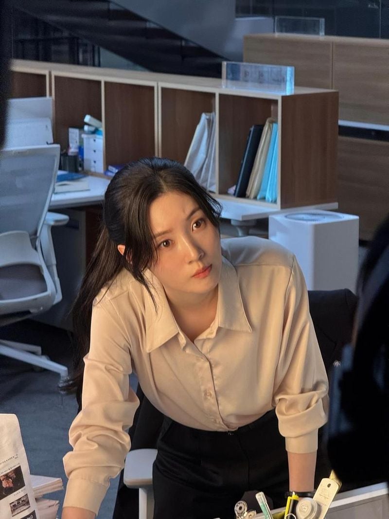 “E͟s͟q͟u͟i͟r͟e”…정채연, 깊이 어린 눈빛→도시적 카리스마 / 걸그룹 아이오아이 정채연 인스타그램