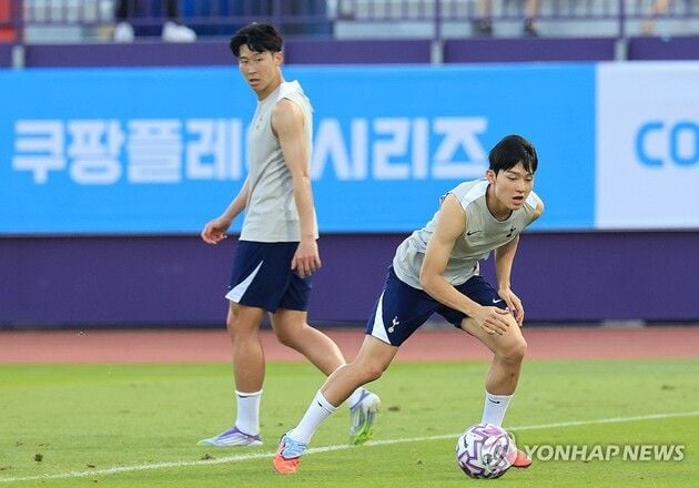 “팬들 뜨거운 환호”…손흥민, 토트넘 마지막 오픈 트레이닝 감동 마무리 / 연합뉴스