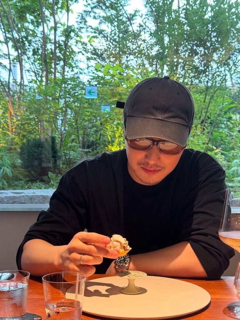 “음식 먹고 별 세개 봄”…변요한, 여름밤 미소→조용한 만찬의 여운 / 배우 변요한 인스타그램
