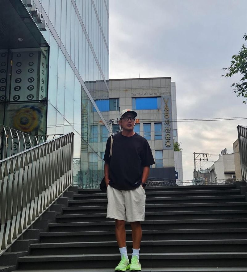 “도심 속 여유를 걷는다”…하정우, 한여름 오후→대담한 일상 존재감 / 배우 하정우 인스타그램