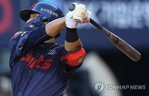 “9회 2사 대타 연속 안타”…롯데, 키움 꺾고 3위 수성 / 연합뉴스