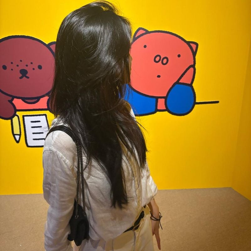 “미피님 생신 축하드려요”…홍화연, 노란 벽 앞 청순→동심 가득 일상 / 배우 홍화연 인스타그램