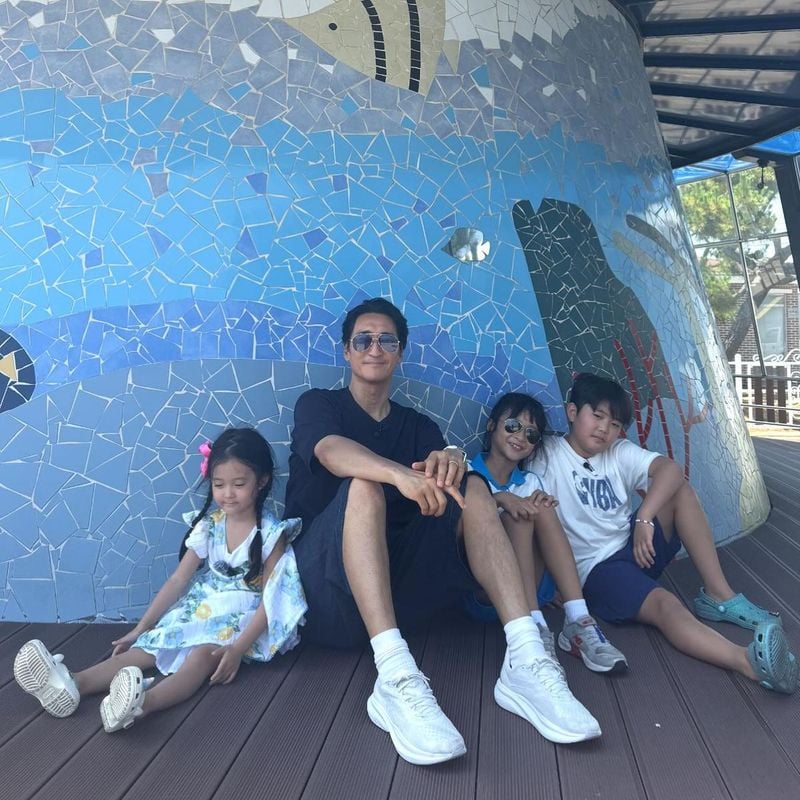 “사랑하고 또 사랑하고”…신현준, 가족과 여름 한복판→따스한 휴식 / 배우 신현준 인스타그램