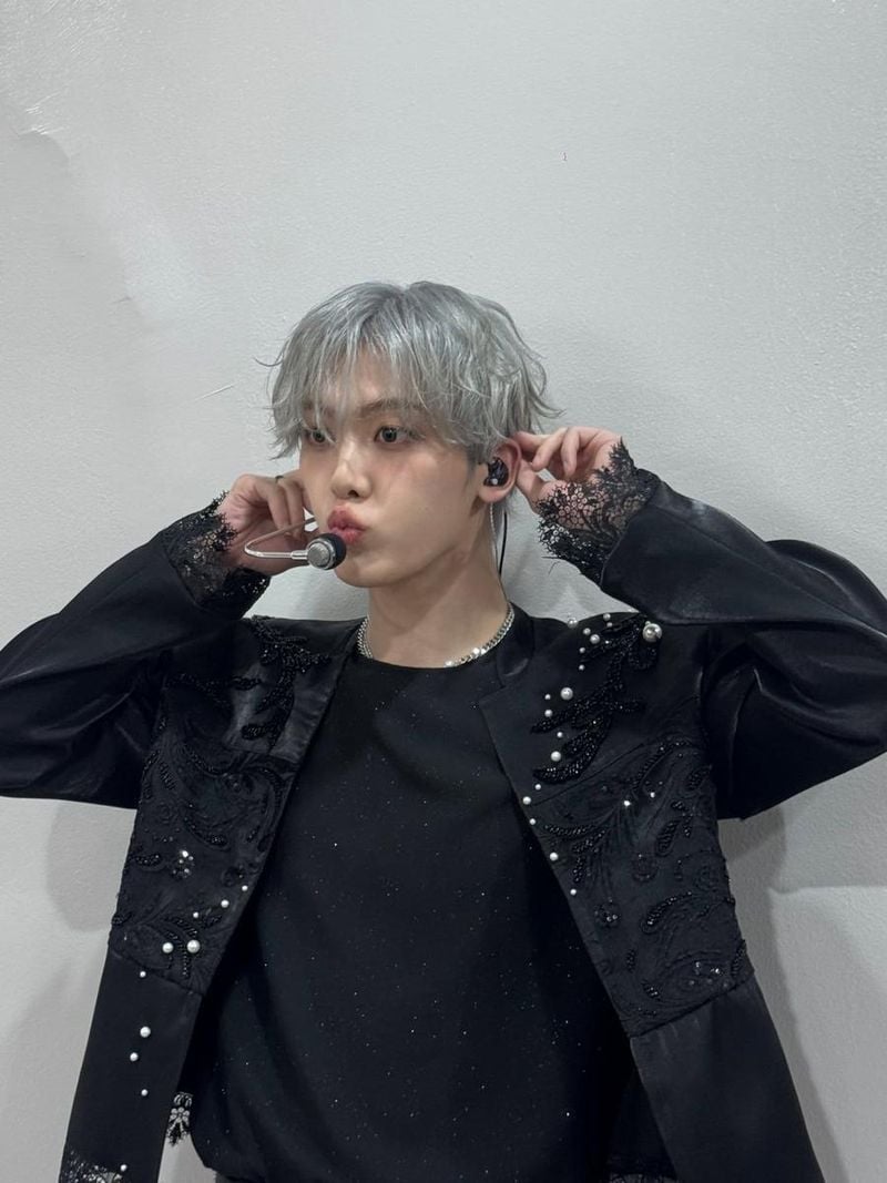 “고마워요”…윤산하, 은빛 변신→도도한 여름 무드 / 그룹 아스트로 윤산하 인스타그램