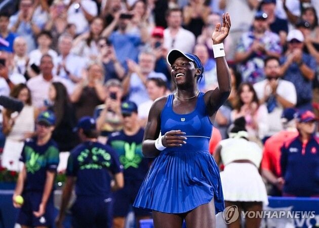 “18세 음보코 돌풍”…고프에 완승 WTA 내셔널뱅크오픈 8강 진출 / 연합뉴스