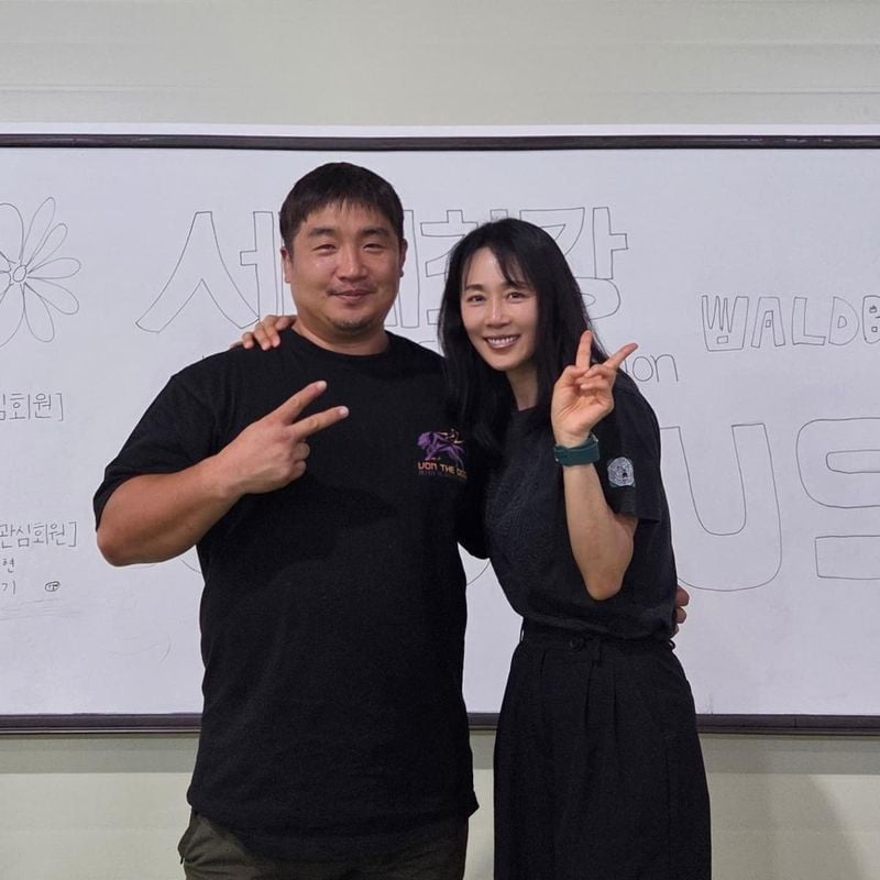 “고마운 인연과 함께”…문정희, 밝은 미소로 전한 응원→따뜻한 축하 물결 / 배우 문정희 인스타그램