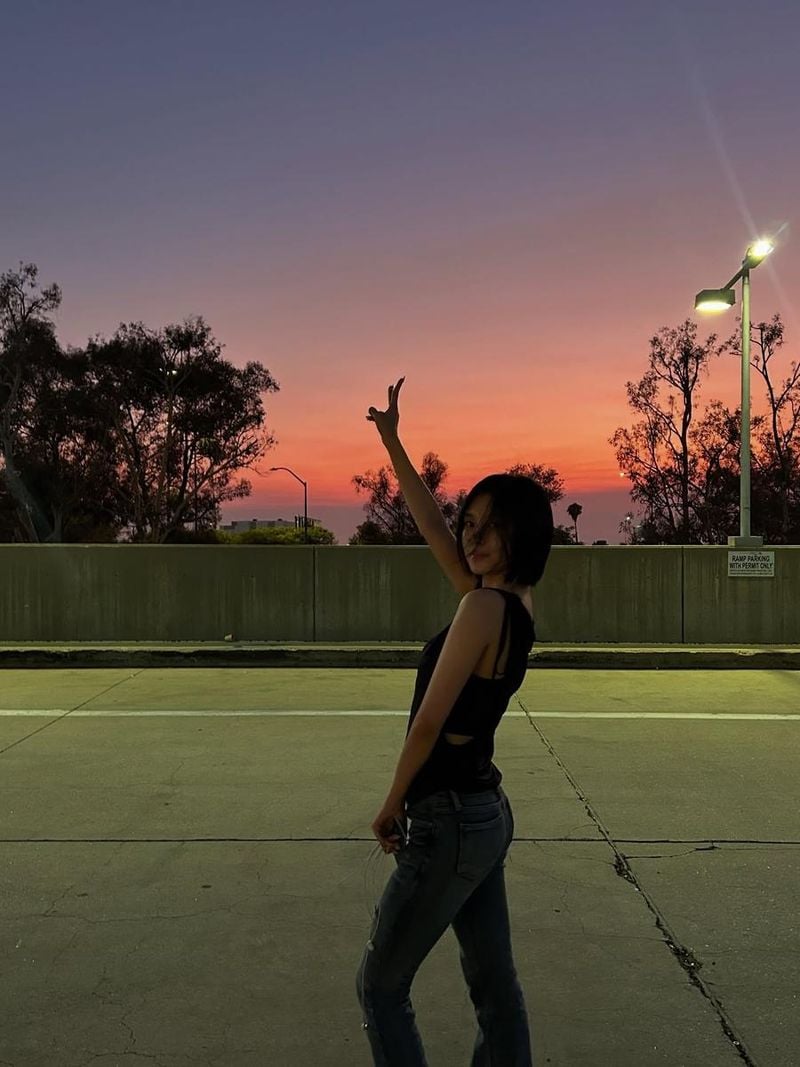 “노을빛 아래, 나를 그린 순간”…김다연, 여름밤의 여유→감성 셀카로 물들다 / 걸그룹 케플러 김다연 인스타그램