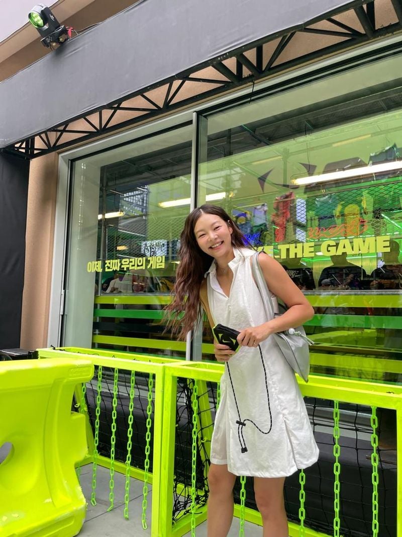 “축구 너무 좋다”…송해나, 환한 미소→여름 거리에서 자유 만끽 / 모델, 방송인 송해나 인스타그램