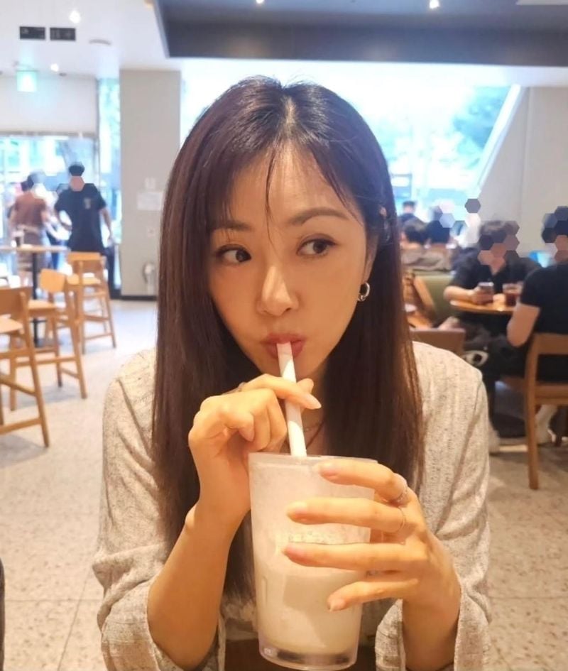 “스벅타임”…오나라, 여름 저녁 카페→잔잔한 힐링 / 배우 오나라 인스타그램